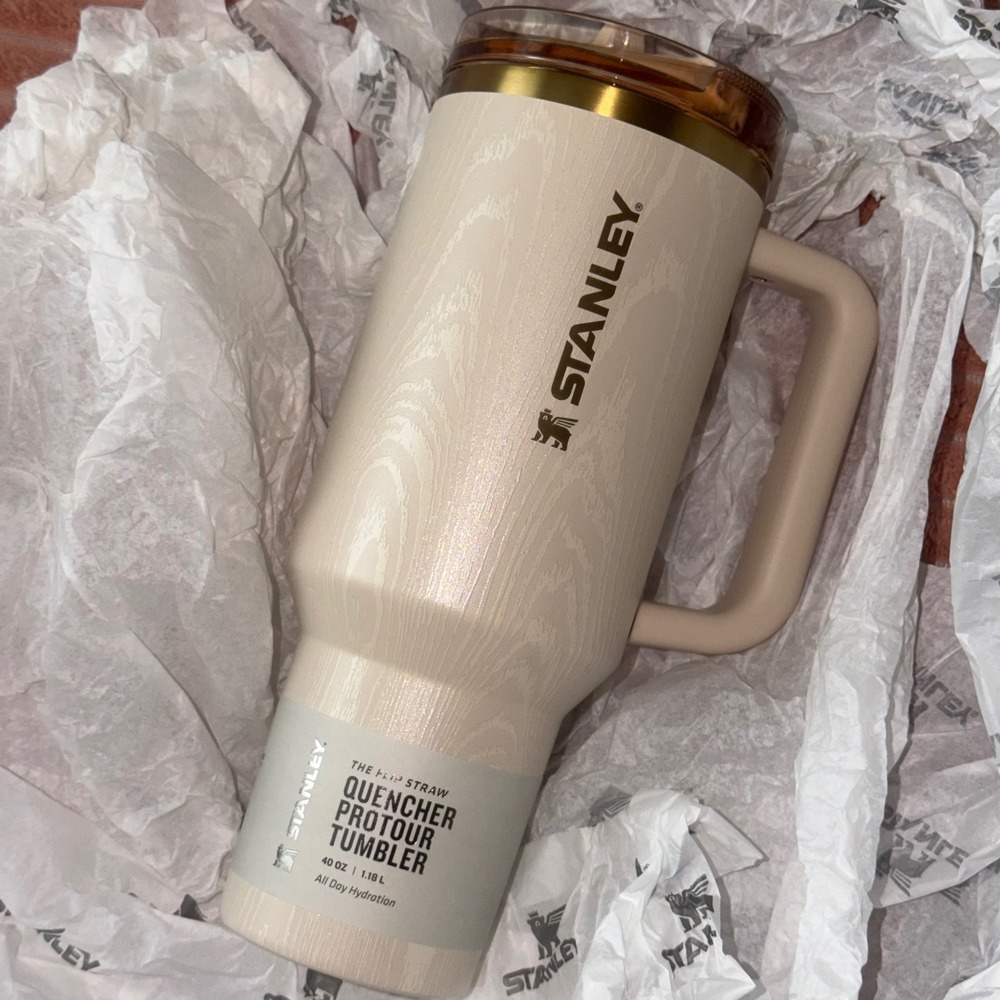 Stanley 40oz Quencher H2.0 FlowState Tumbler Limited Edition Birch Woodgrain NEW - Picture 3 of 5
